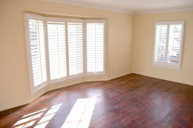 Large Living room bay window - 6155 W 75th Pl