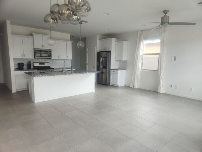 Building Photo - Mountain view single story home.