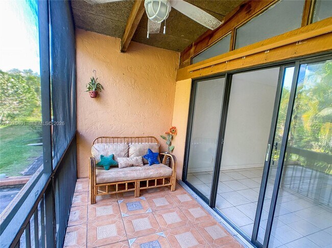 Building Photo - 956 Mockingbird Ln