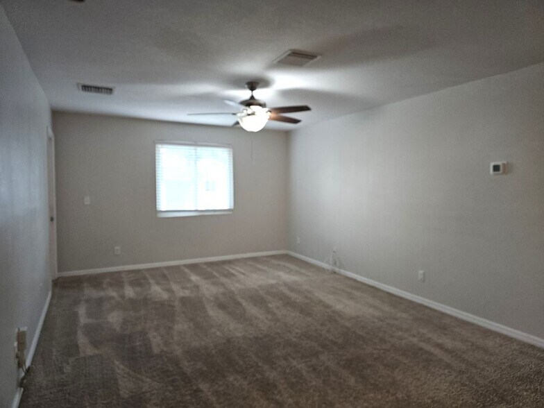 Building Photo - 540 Golden Raintree Pl