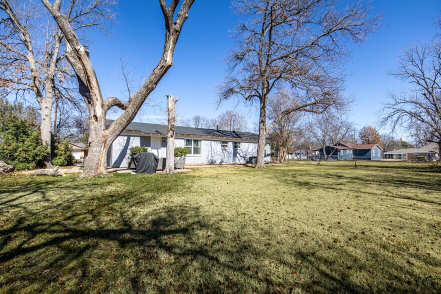 Backyard - 510 W Oak St