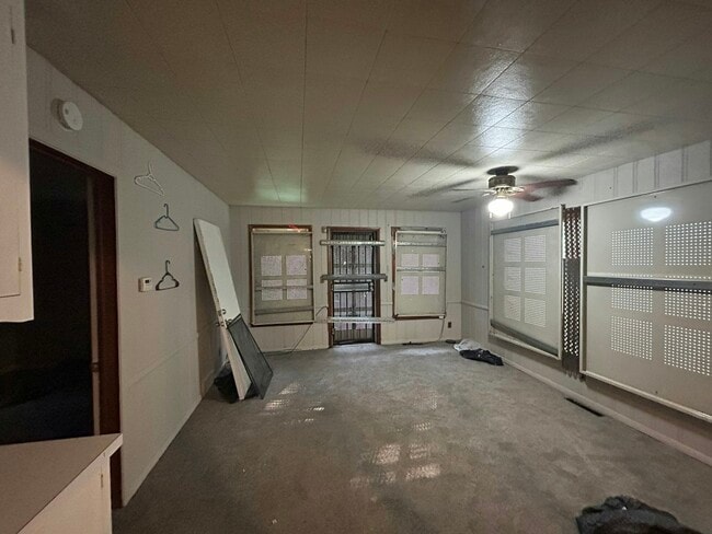 Building Photo - 5581 Marseilles St
