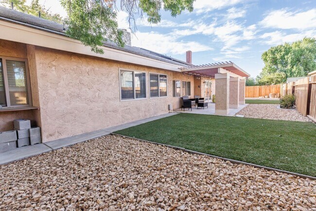 Building Photo - Beautiful home for rent