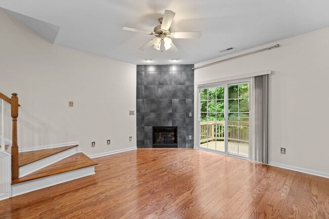 Building Photo - Spacious 3 story Townhome-Close to Downtown Raleigh- Renaissance Park-Available Now!