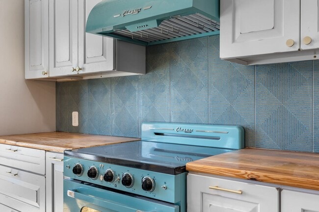 Building Photo - Thiel on 9th