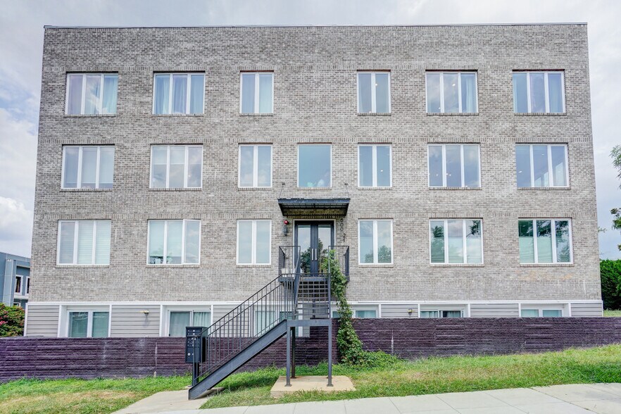 Front Facade - 800 21st St NE