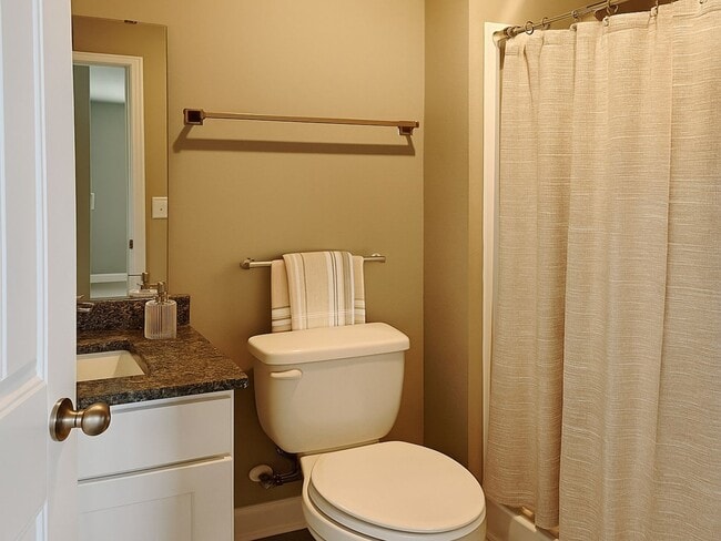 Building Photo - Charming 3BR/2BA Ranch Duplex w/ Garage – Colonial Gardens