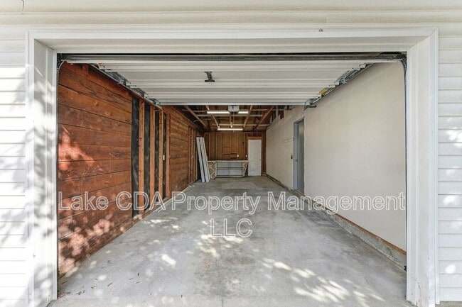 Building Photo - 1421 E Randle Ave