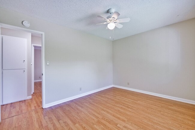 Building Photo - 1341-1343 Kingfisher Way