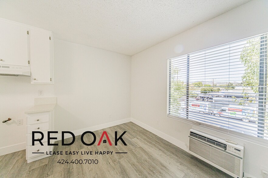 Building Photo - 12883 San Fernando Rd