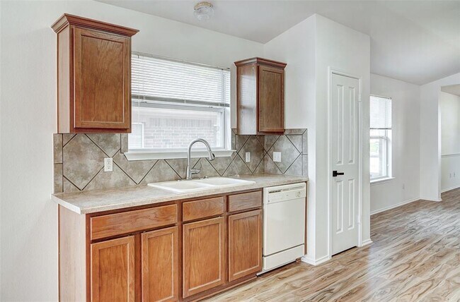 Building Photo - 1305 4 Cabin Ct