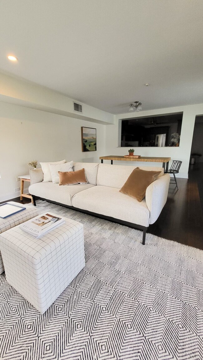 Building Photo - 4000 NW 4th Terrace