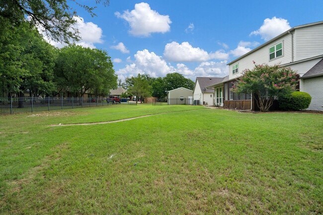 Building Photo - 890 Topaz Ln