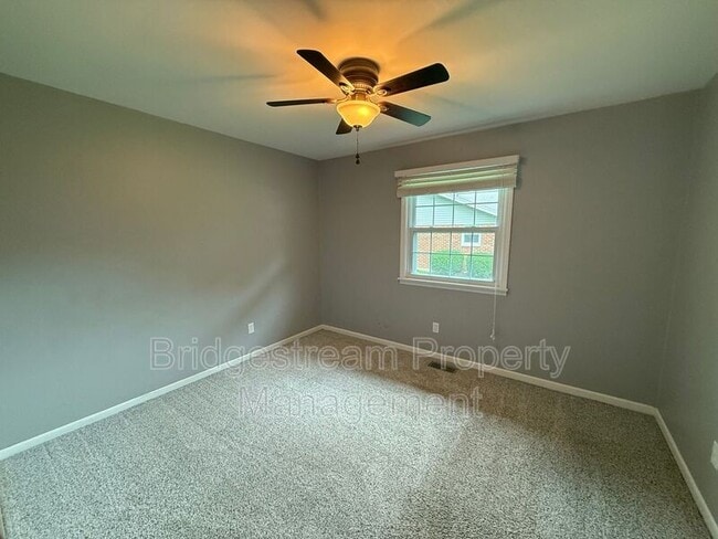 Building Photo - 4225 Fernbrook St