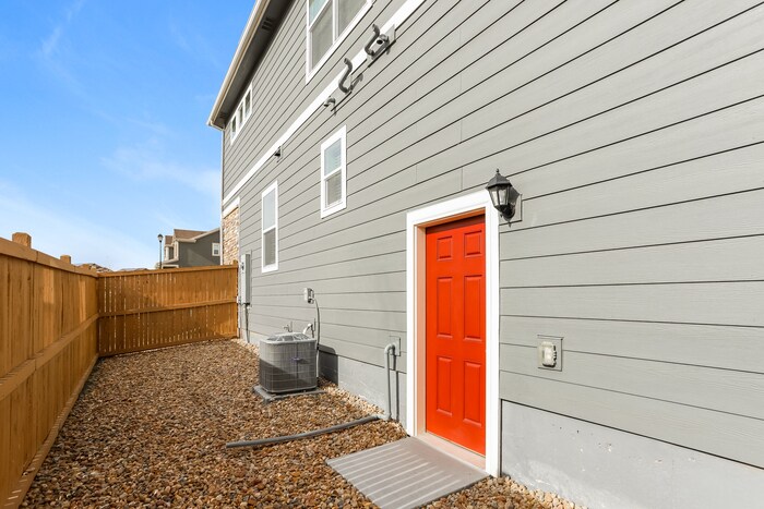Building Photo - 13501 Oneida Ln