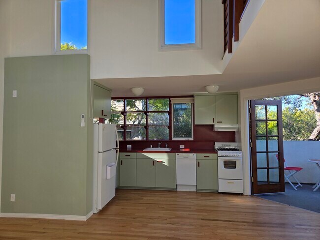 Building Photo - 2417 4th St