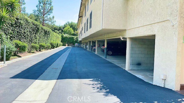 Building Photo - 585 W Duarte Rd
