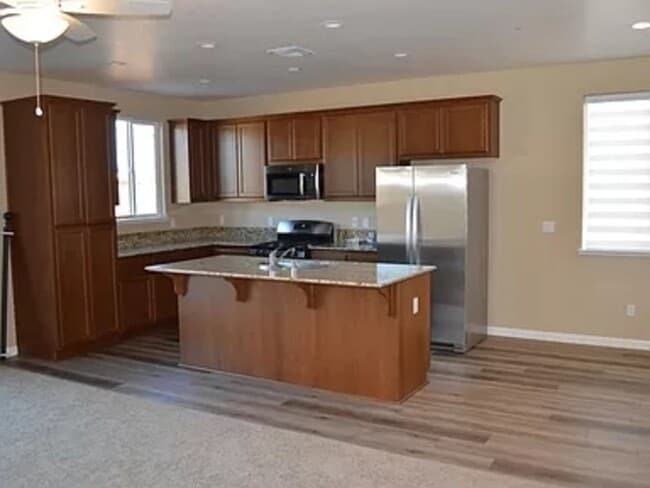 Building Photo - 4450 Lacy Ln