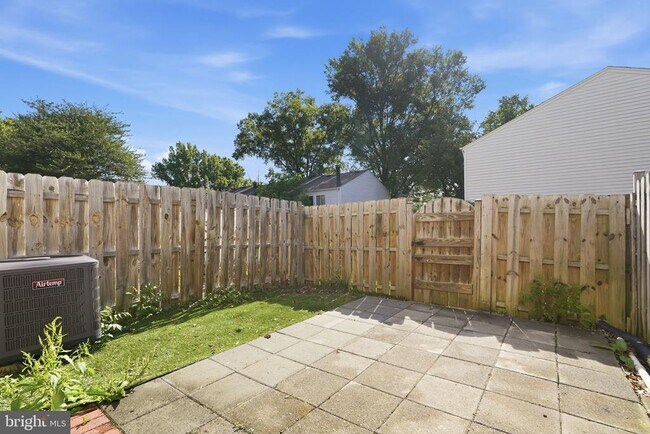 Building Photo - 1204 Brethour Ct