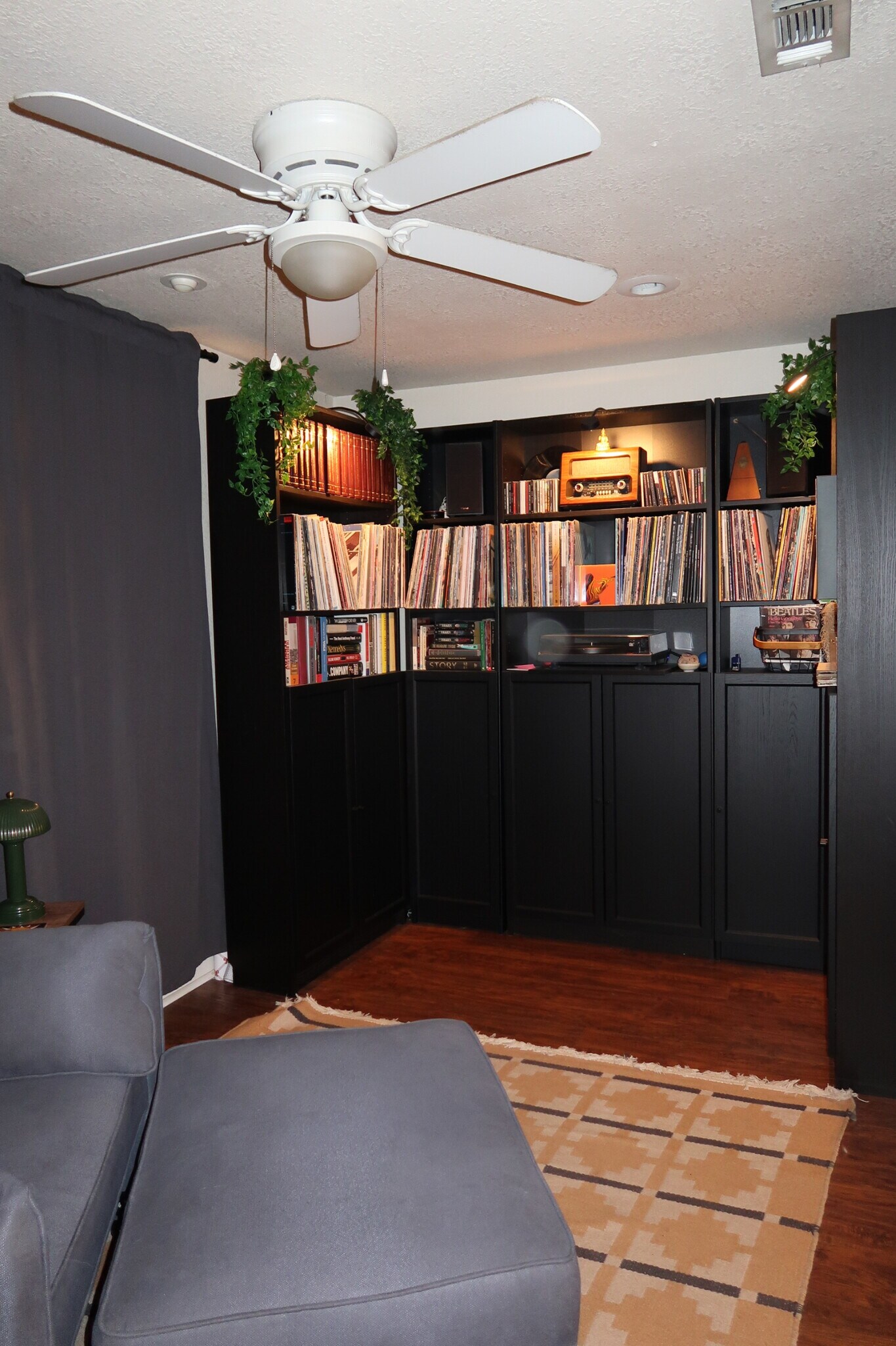 Building Photo - 11002 Lakeside Dr