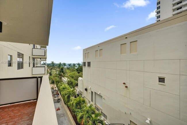 Building Photo - 1623 Collins Ave
