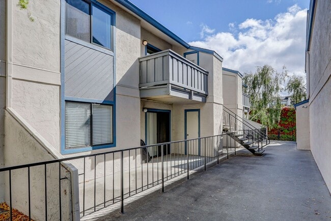 Building Photo - 845 Woodside Way