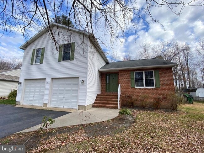 Building Photo - 702 Cloverfields Dr