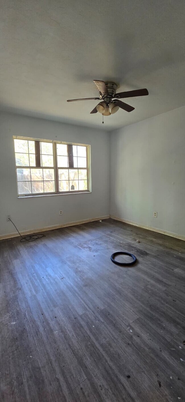 Building Photo - 6110 SW 10th Pl