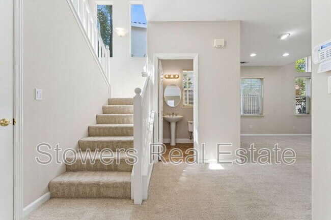 Building Photo - 137 Woodcrest Dr