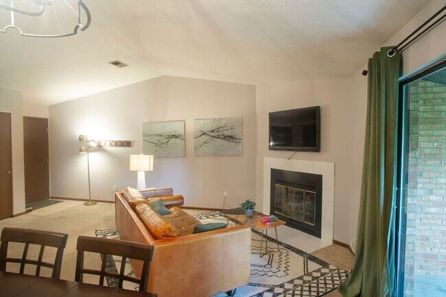 Building Photo - 522 Riddle-24