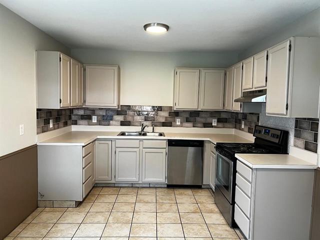 Building Photo - 713 E Avenue F