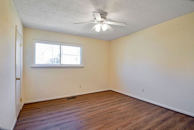 Building Photo - 908 Ryecroft Rd