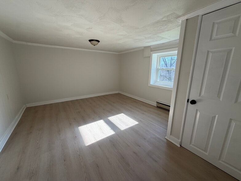 Building Photo - 2570 Sanger Ln