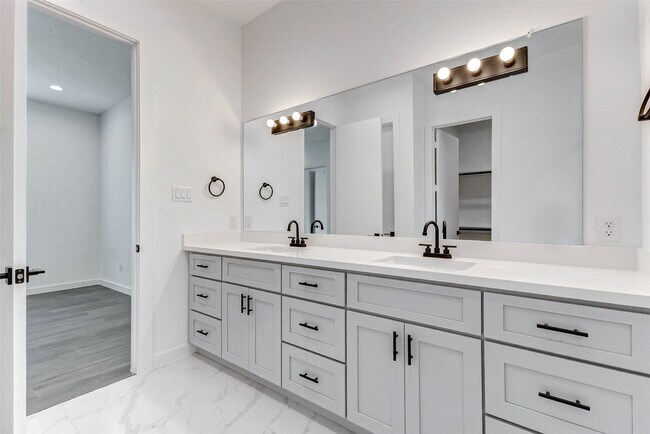 Building Photo - 6017 Beall St