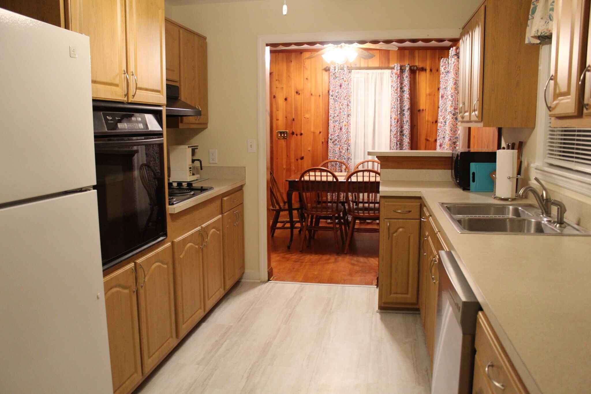 Full Kitchen - 133 Rockdale Ave
