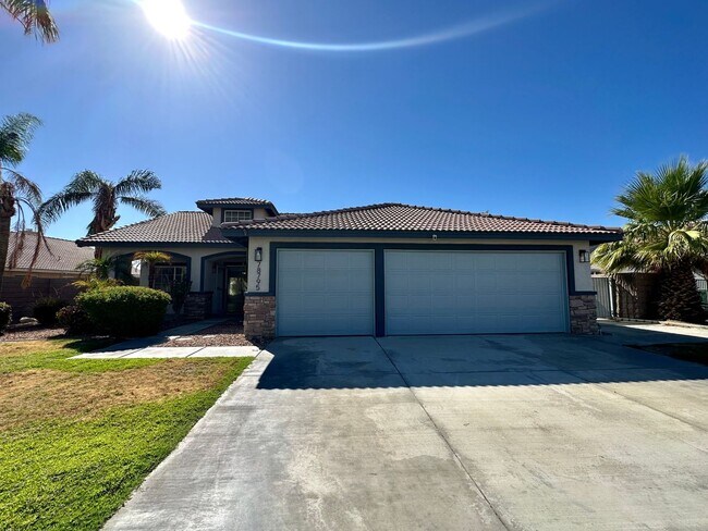 Building Photo - COMING SOON!! STUNNING 4 Bedroom 2 Bathroom POOL home in La Quinta