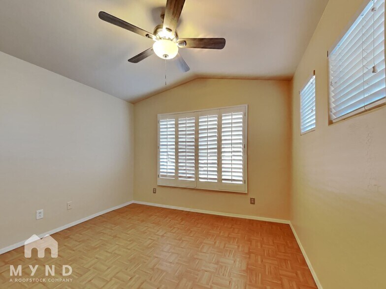 Building Photo - 12813 W Aster Dr