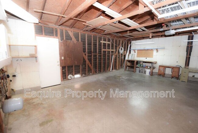 Building Photo - 1335 Lawrence Way