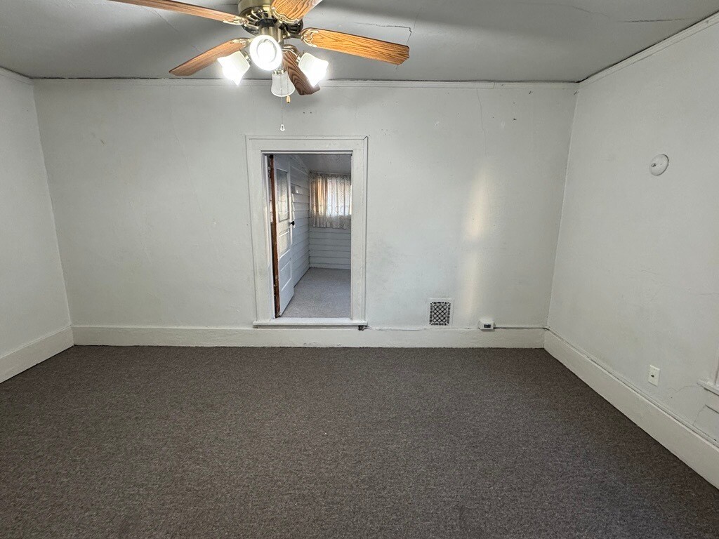 Building Photo - 222 N Dubuque St