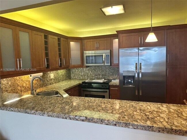 Building Photo - 2500 Parkview Dr