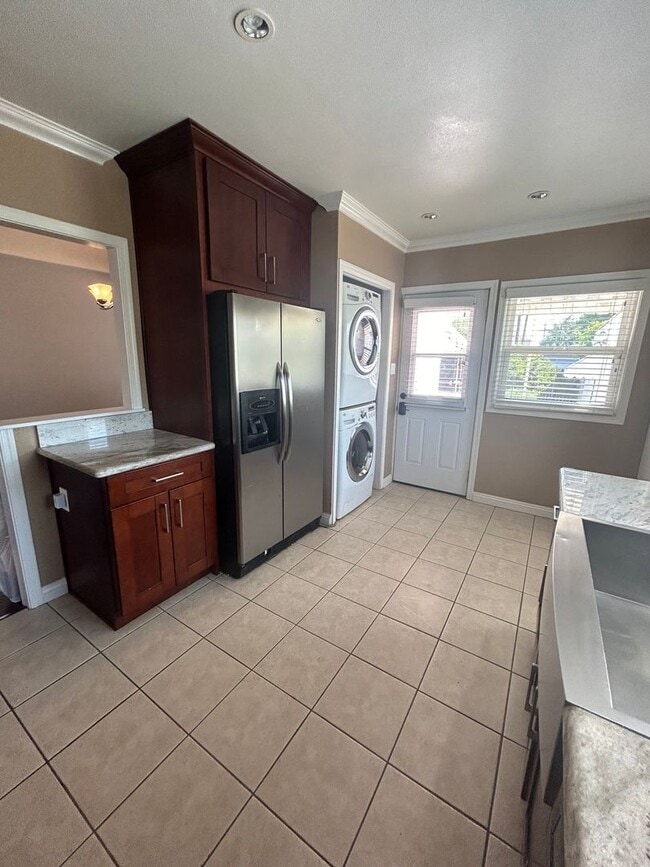 Building Photo - Beautiful Spacious 2Bd/2Bth with Bonus Family Room