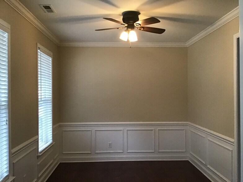 Building Photo - 15521 Crossing Gate Dr