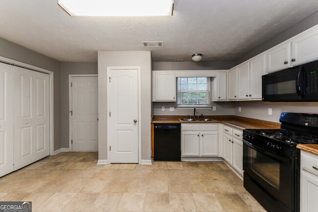 Building Photo - 2977 Fields Dr