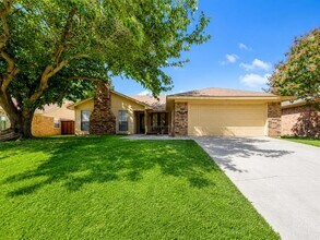 Building Photo - 2217 Parkside Dr