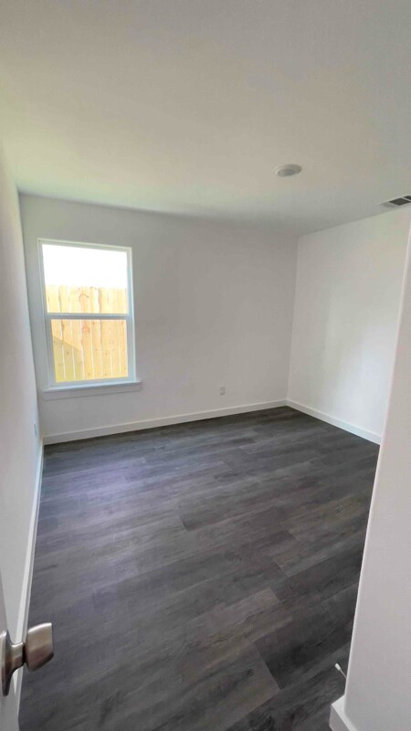 Building Photo - 7804 Crestview Dr