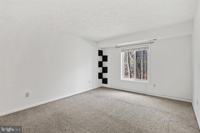 Building Photo - 2222 Hunters Run Dr