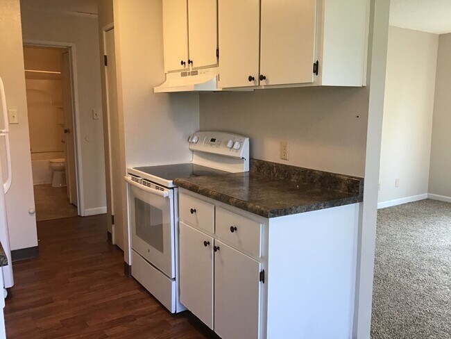 Building Photo - Apartment in Carson Park Condominium
