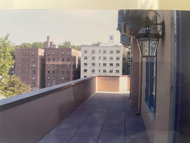 Building Photo - 55 1st St