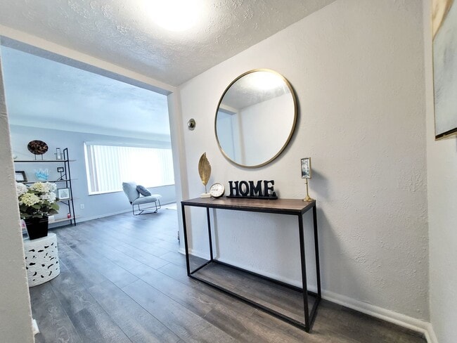 Interior Photo - Smartland Lee-Mustang Apartments