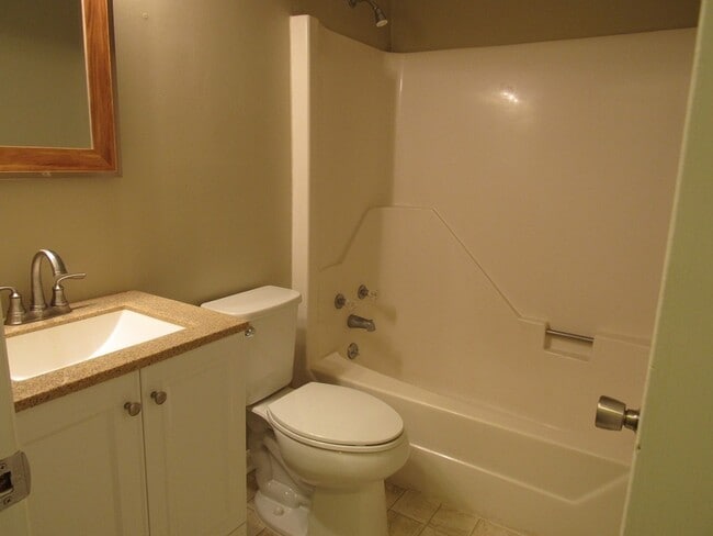 Building Photo - 2 BR 1.5 BA Duplex in Twinwood